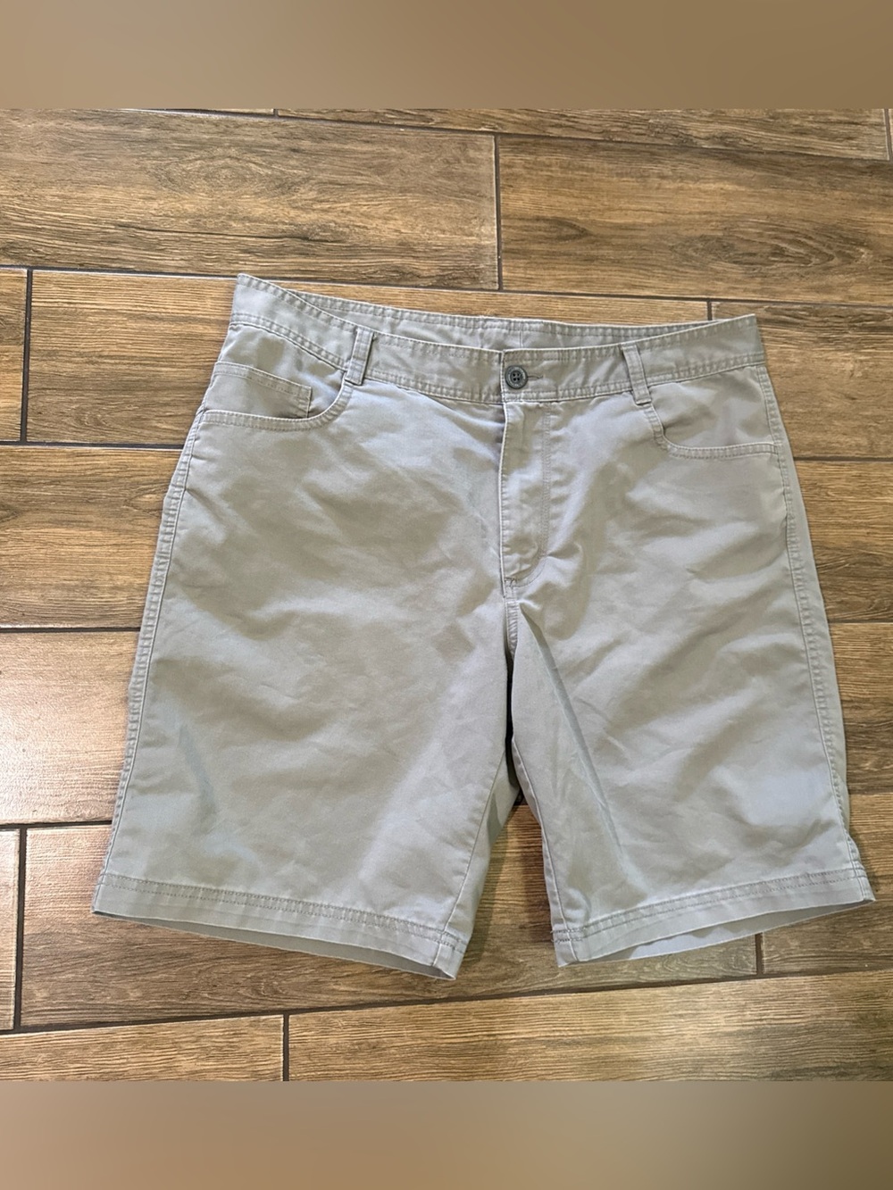 Columbia Men’s Size 36X10 Lightweight Flat Front  Chino Shorts
